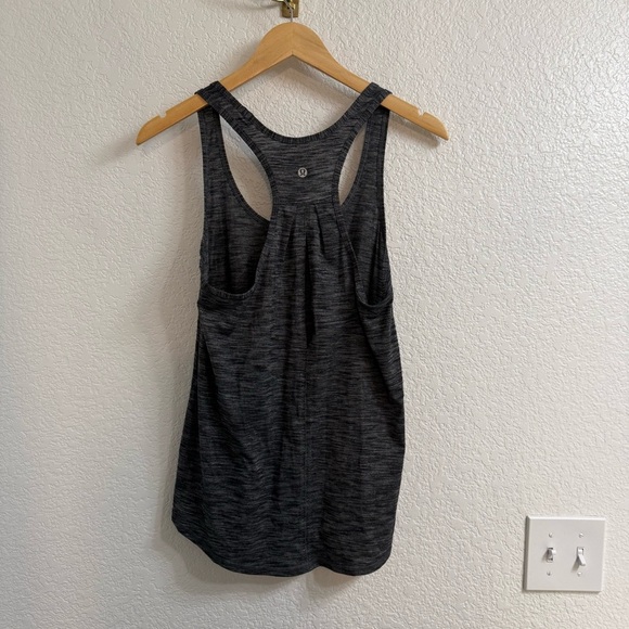 Lululemon Salute the Sun Singlet II
Heathered Black - Picture 3 of 3